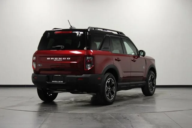 New 2025 Ruby Red Metallic Tinted Clearcoat Ford Outer Banks® image 28