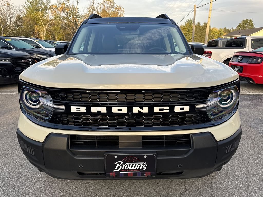 2025 Ford Bronco Outer Banks photo 2