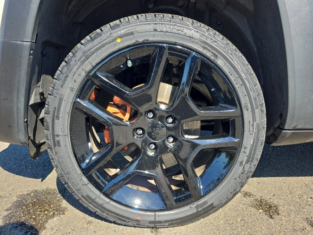 Certified Used 2020 White Jeep Latitude image 14