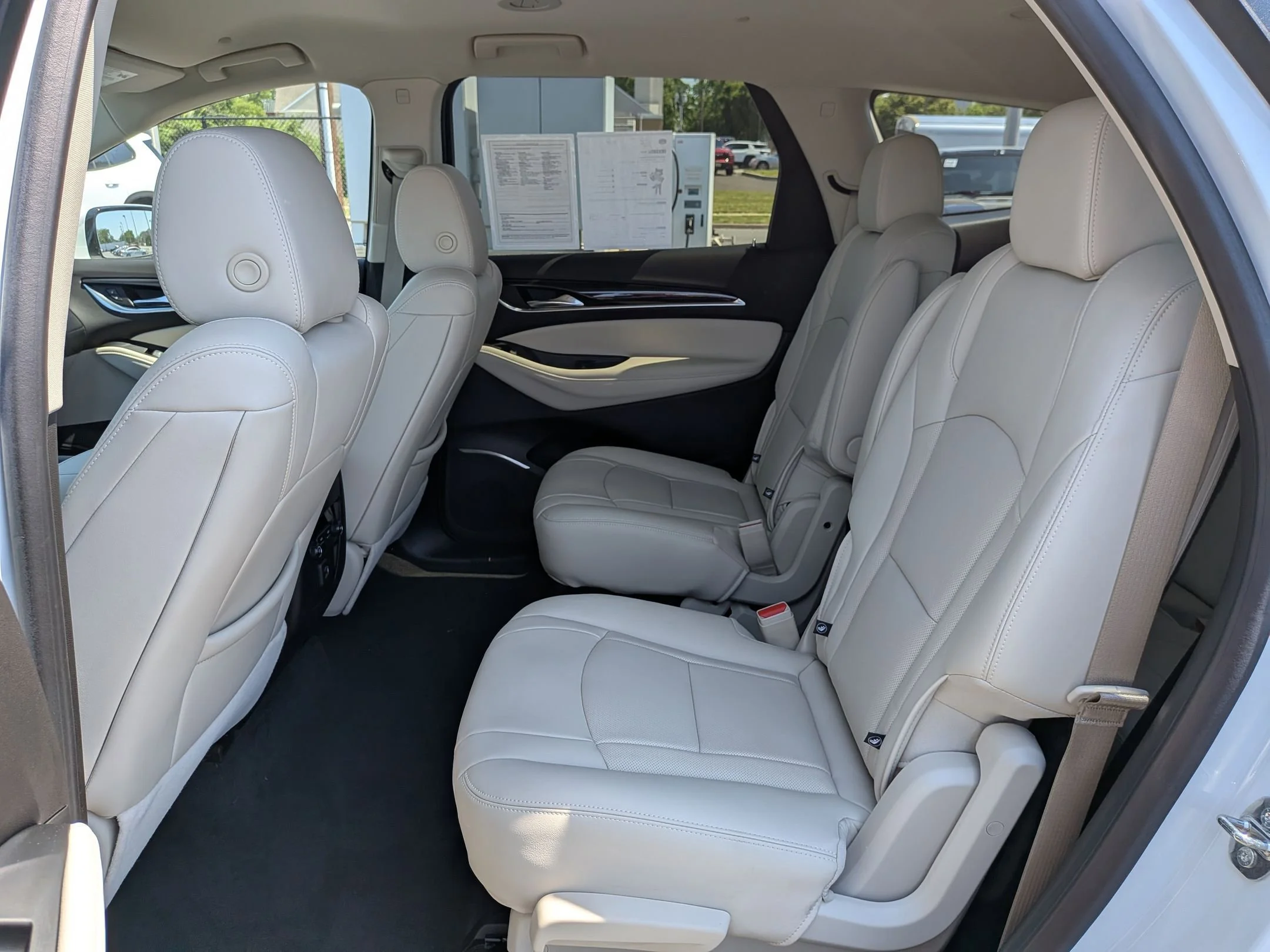 Used 2023 Summit White Buick Essence image 24