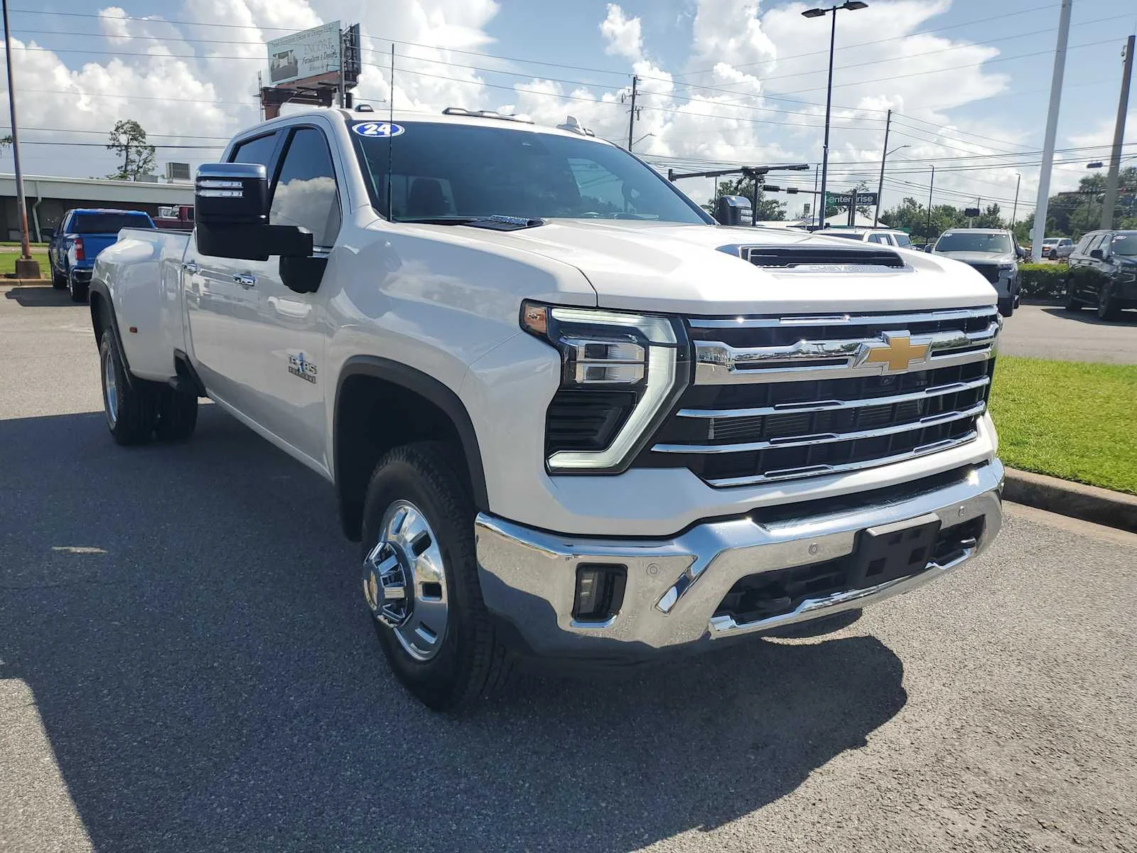 Used 2024 Iridescent Pearl Tricoat Chevrolet LTZ DRW image 11