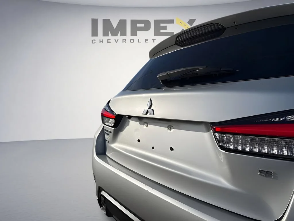 Used 2023 Silver Mitsubishi ES image 10