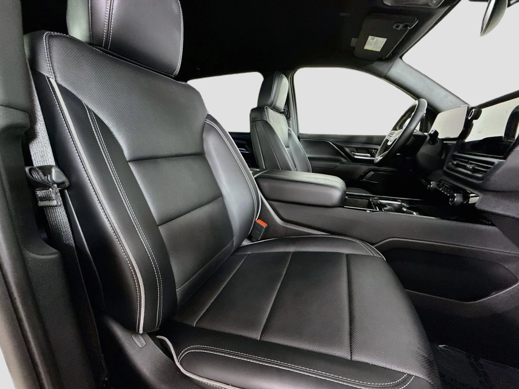 Used 2025 Summit White Chevrolet LT - Extended Range image 30