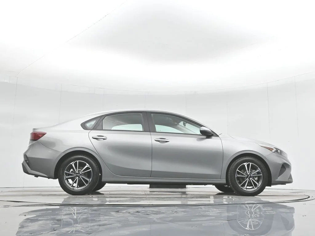 Used 2022 Gray Kia LXS image 8