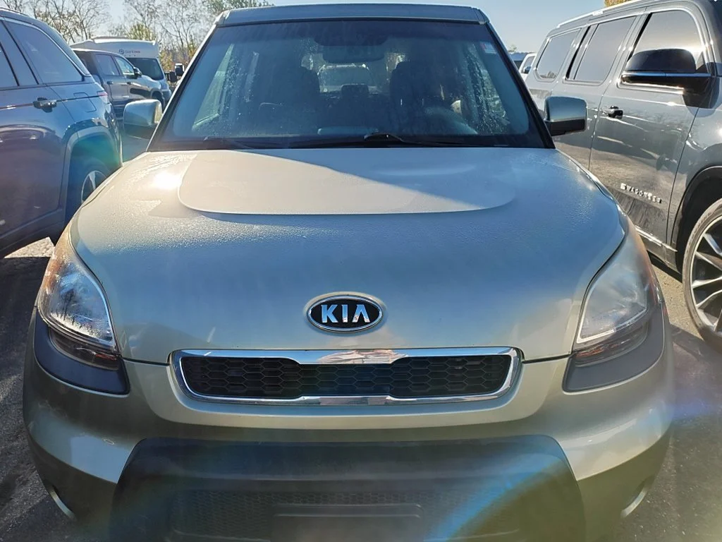 Used 2011 Green Kia Plus image 12