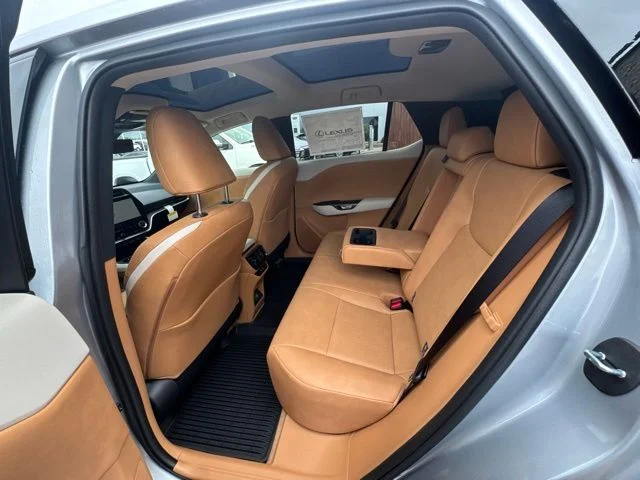 New 2026 Iridium Lexus 450e Premium image 27