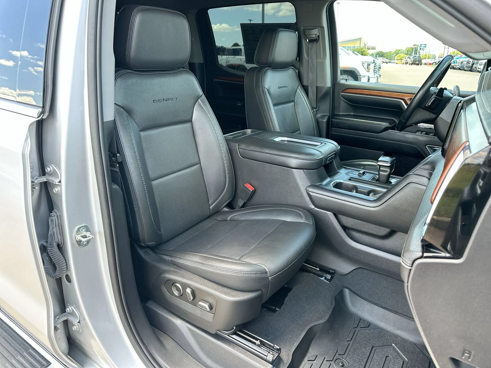 Used 2022 Quicksilver Metallic GMC Denali image 25