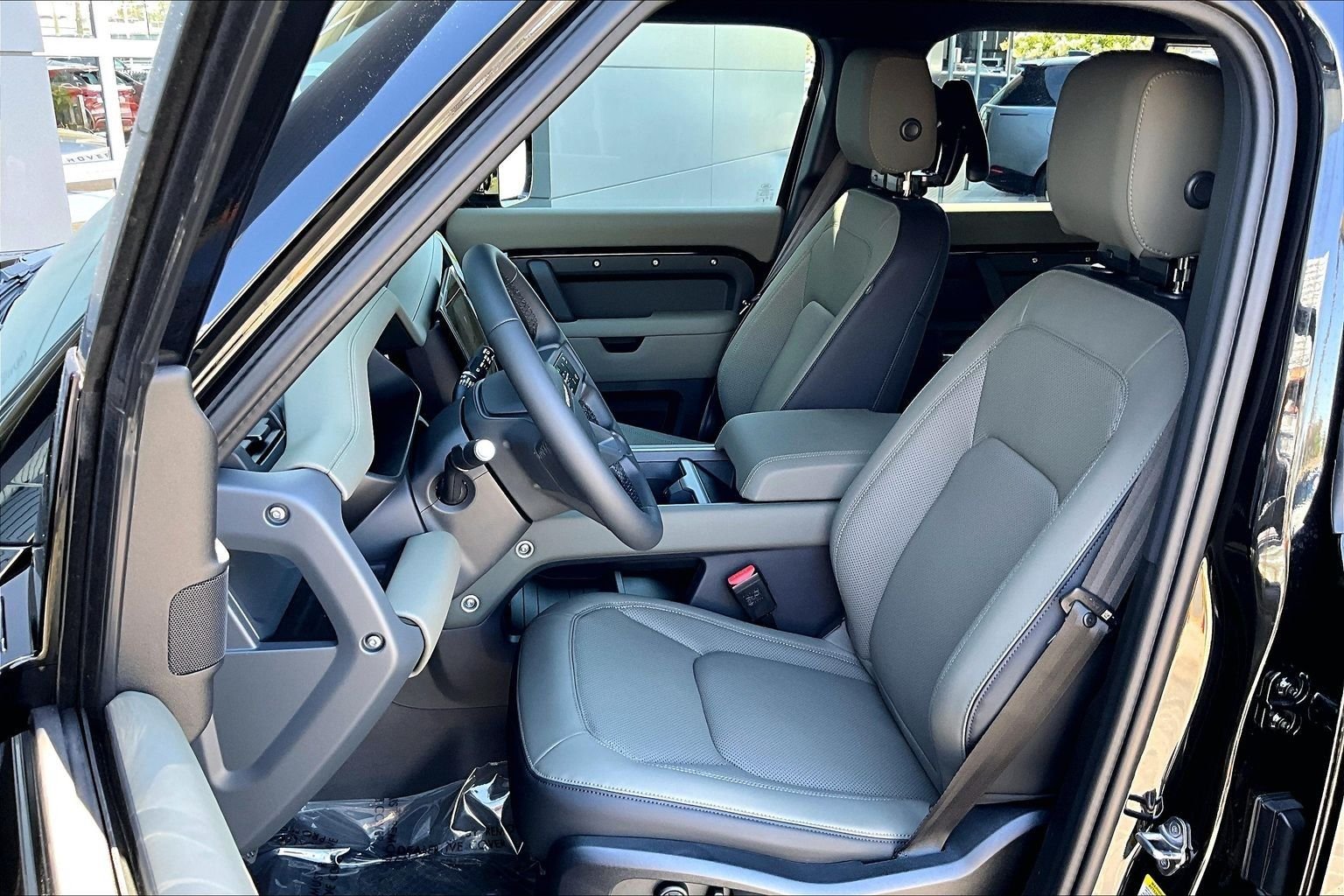 New 2026 Santorini Black LAND ROVER S image 9