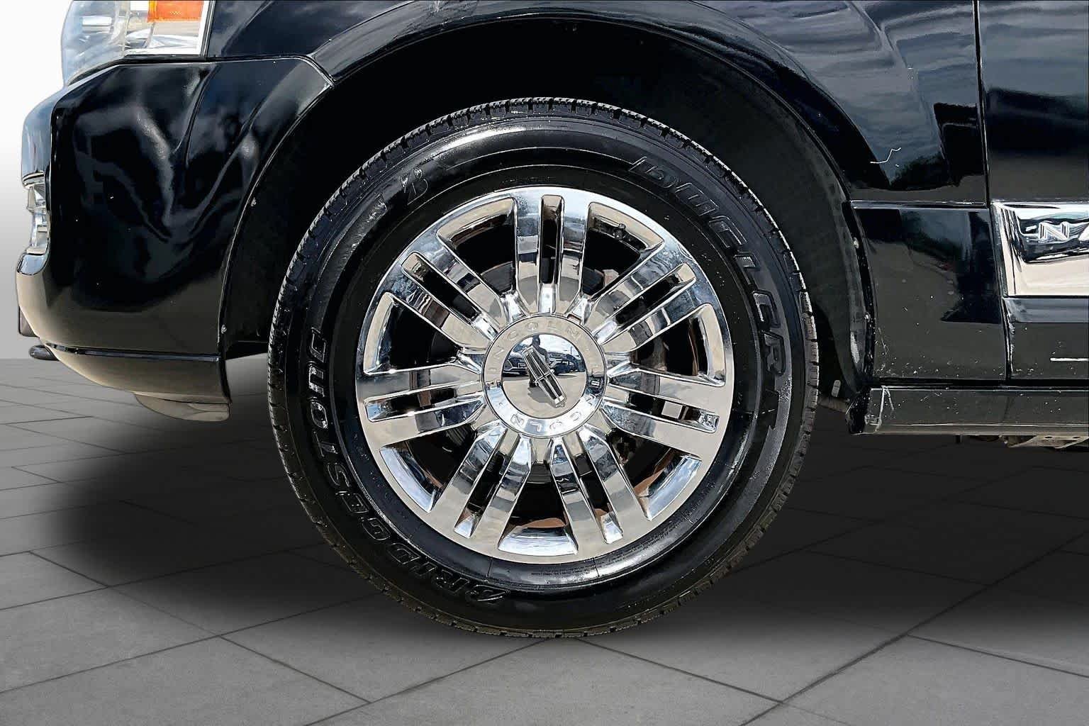 Used 2007 Black Lincoln Ultimate image 9