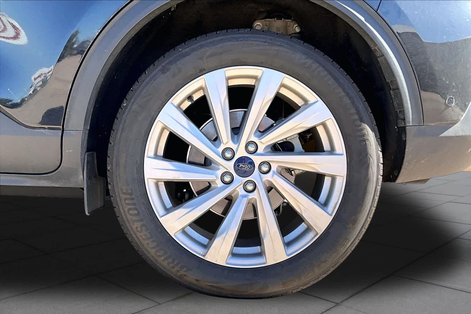 Used 2022 Agate Black Metallic Ford Titanium image 10