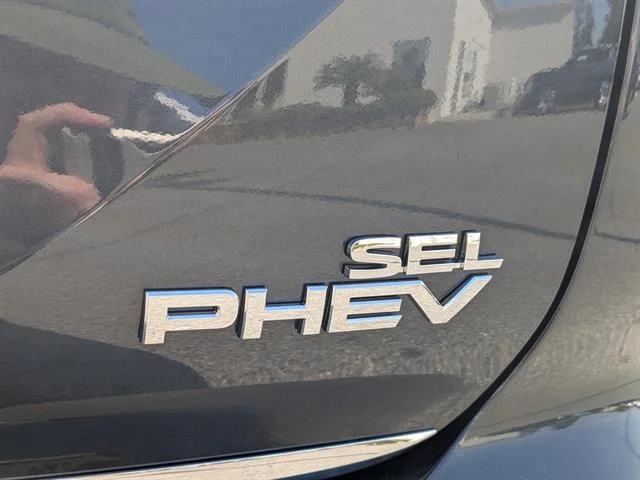 2025 Mitsubishi Outlander Plug-in Hybrid SEL - Photo 13