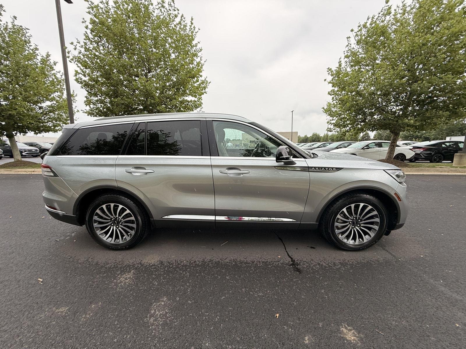 Used 2024 Silver Radiance Metallic Clearcoat Lincoln Premiere image 2