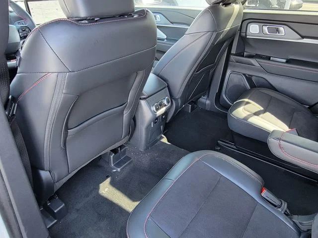 2025 Ford Explorer ST - Photo 14