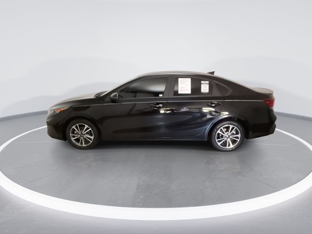 Used 2023 Black Kia LXS image 7