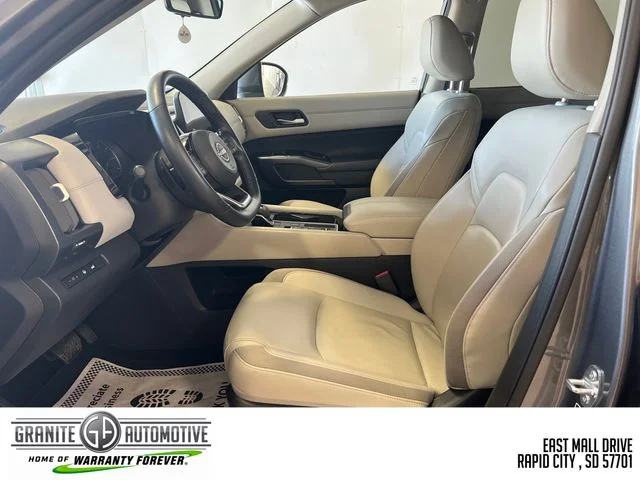 Used 2025 Gray Nissan SL image 10
