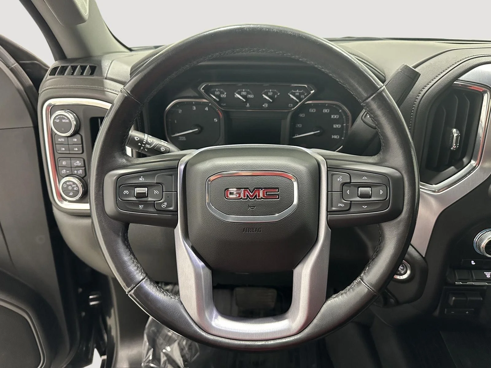 Used 2022 EBONY TWILIGHT METALLIC GMC SLE image 9