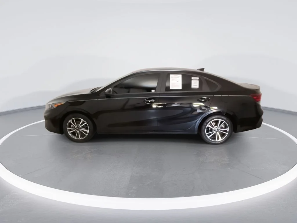 Used 2023 Black Kia LXS image 7