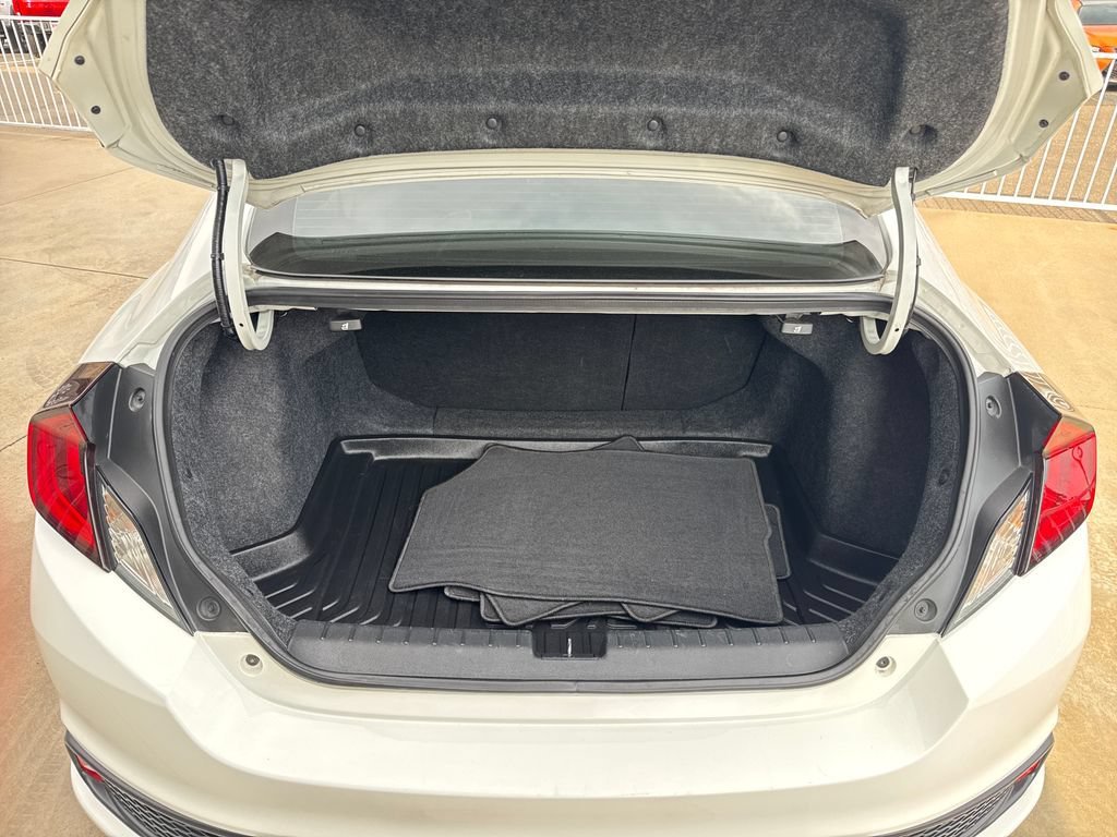 Used 2017  Honda LX image 23