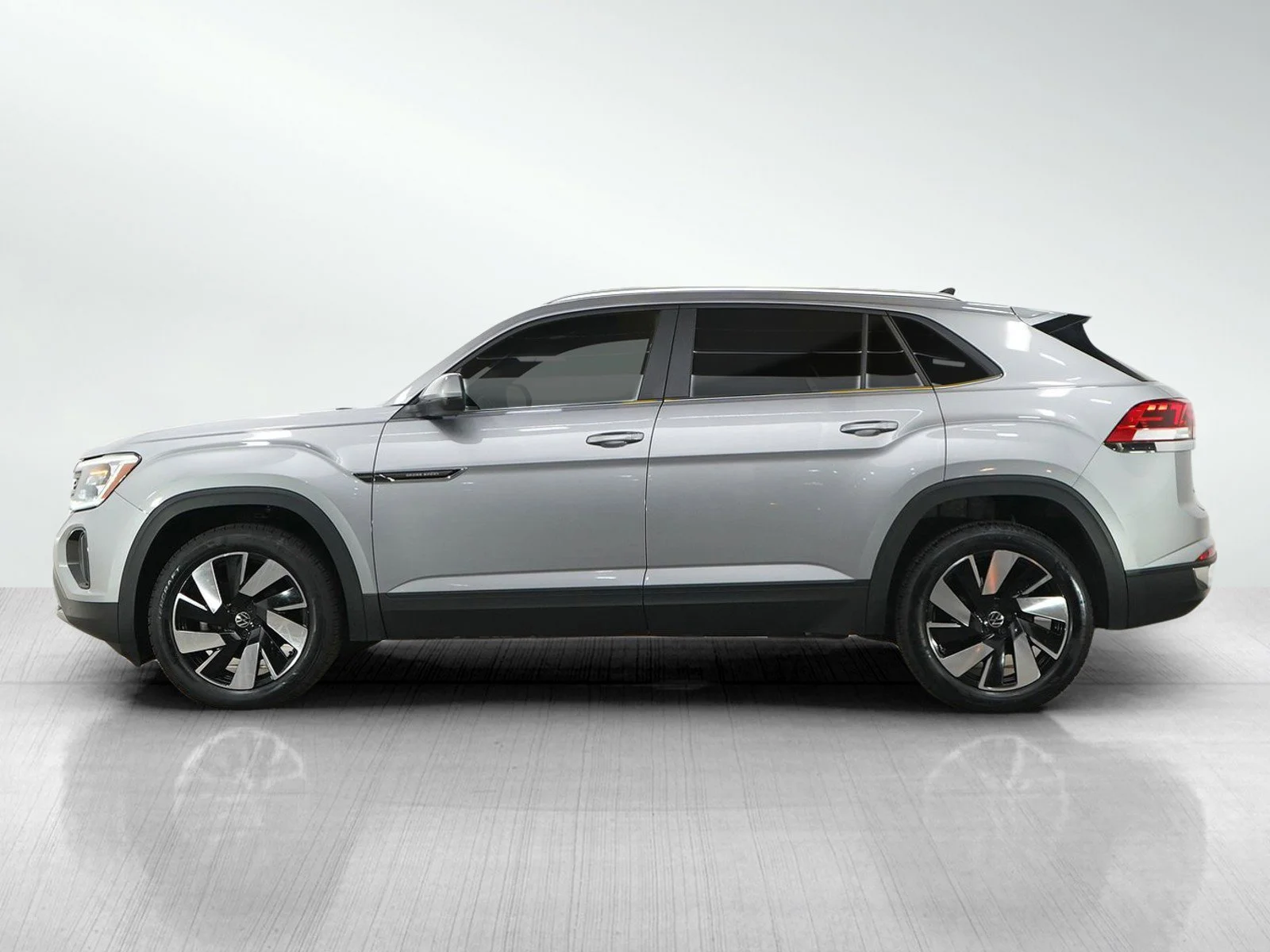 Used 2024 Volkswagen Atlas Cross Sport SE w/Tech with VIN 1V2HE2CA1RC231729 for sale in Burnsville, Minnesota