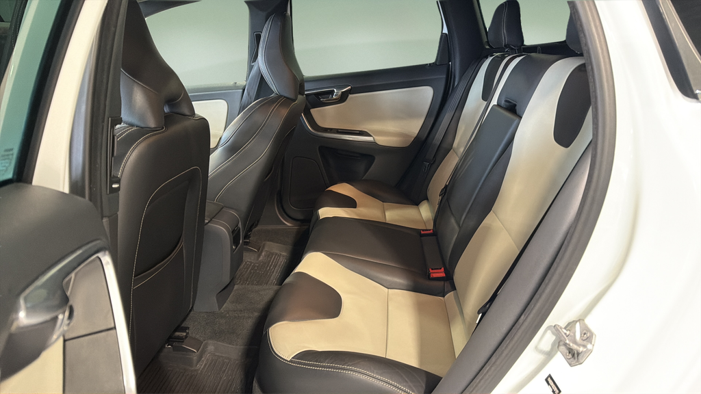 Used 2016 White Volvo T6 image 15