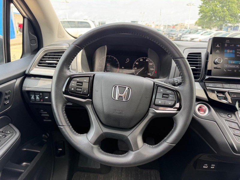 Certified Used 2025 Solar Silver Metallic Honda EX-L image 40