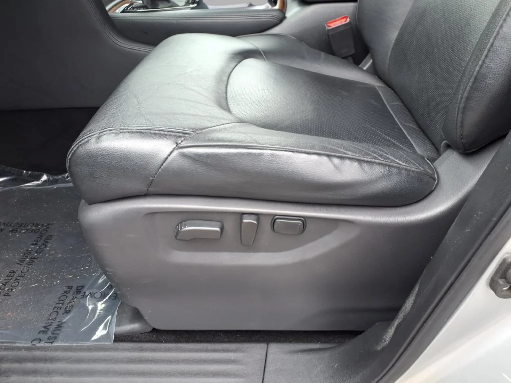Used 2024 Silver Nissan SL image 22