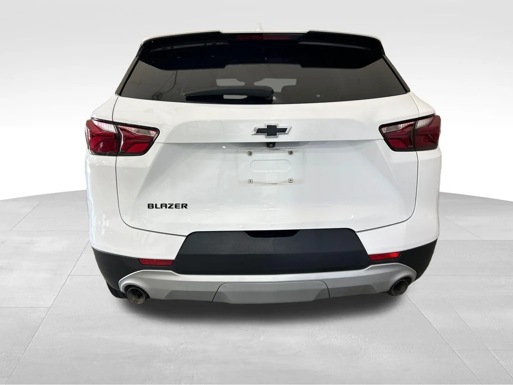 Used 2022 White Chevrolet LT image 4