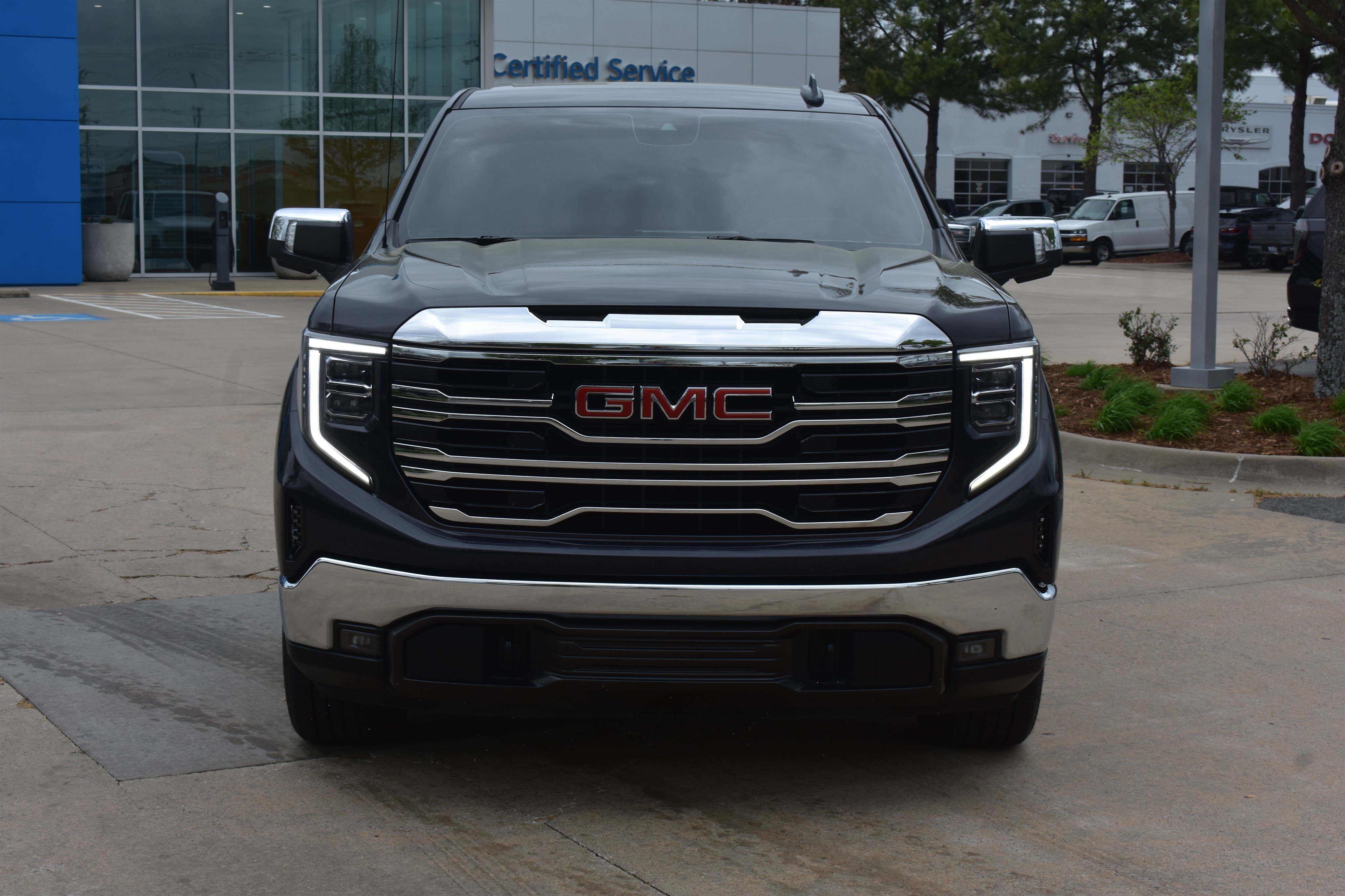 Used 2023 GMC Sierra 1500 SLT with VIN 3GTPHDED8PG142435 for sale in Little Rock