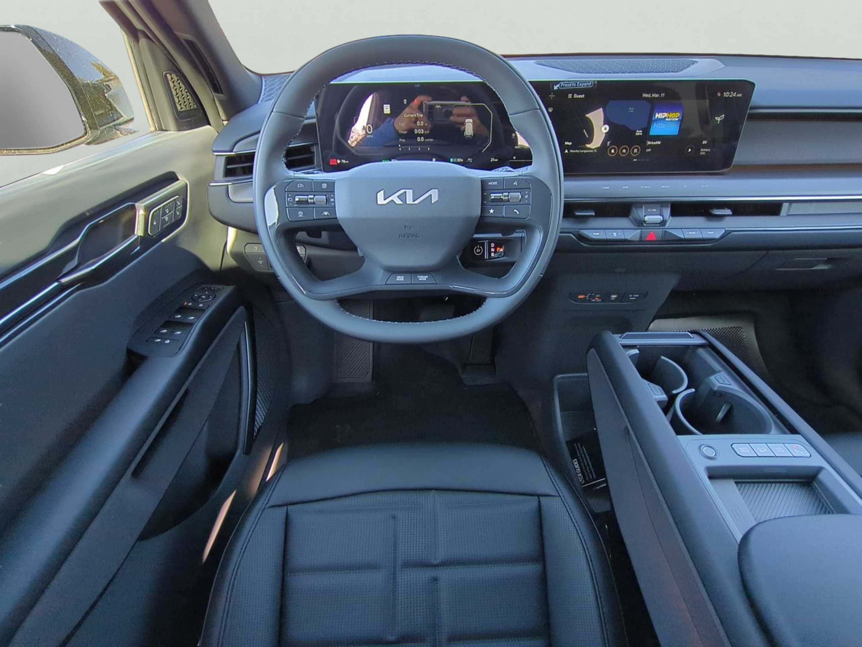 New 2026 Ivory Silver Kia Land AWD image 19