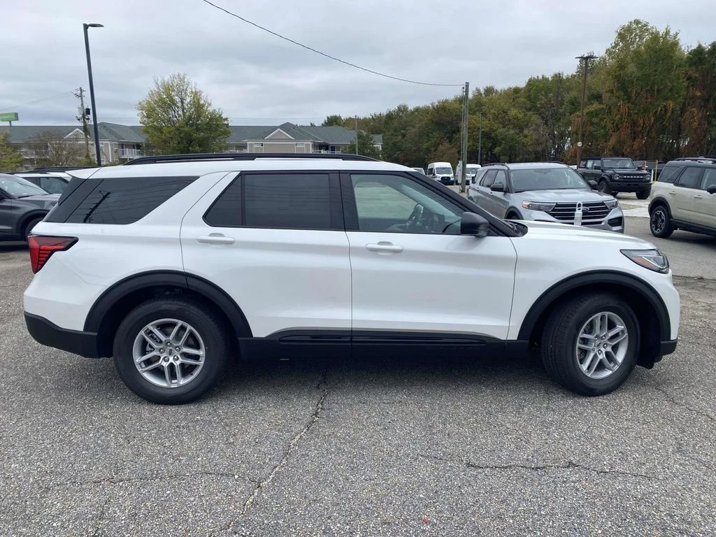 New 2026 Star White Metallic Tri-Coat Ford Active image 2