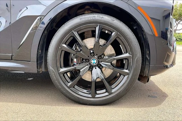 Used 2024 Black BMW xDrive40i image 9