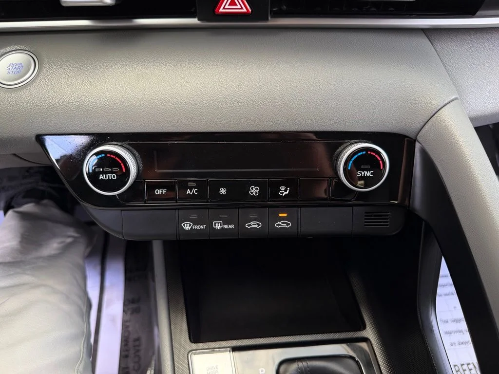 Used 2023 Gray Hyundai SEL image 17
