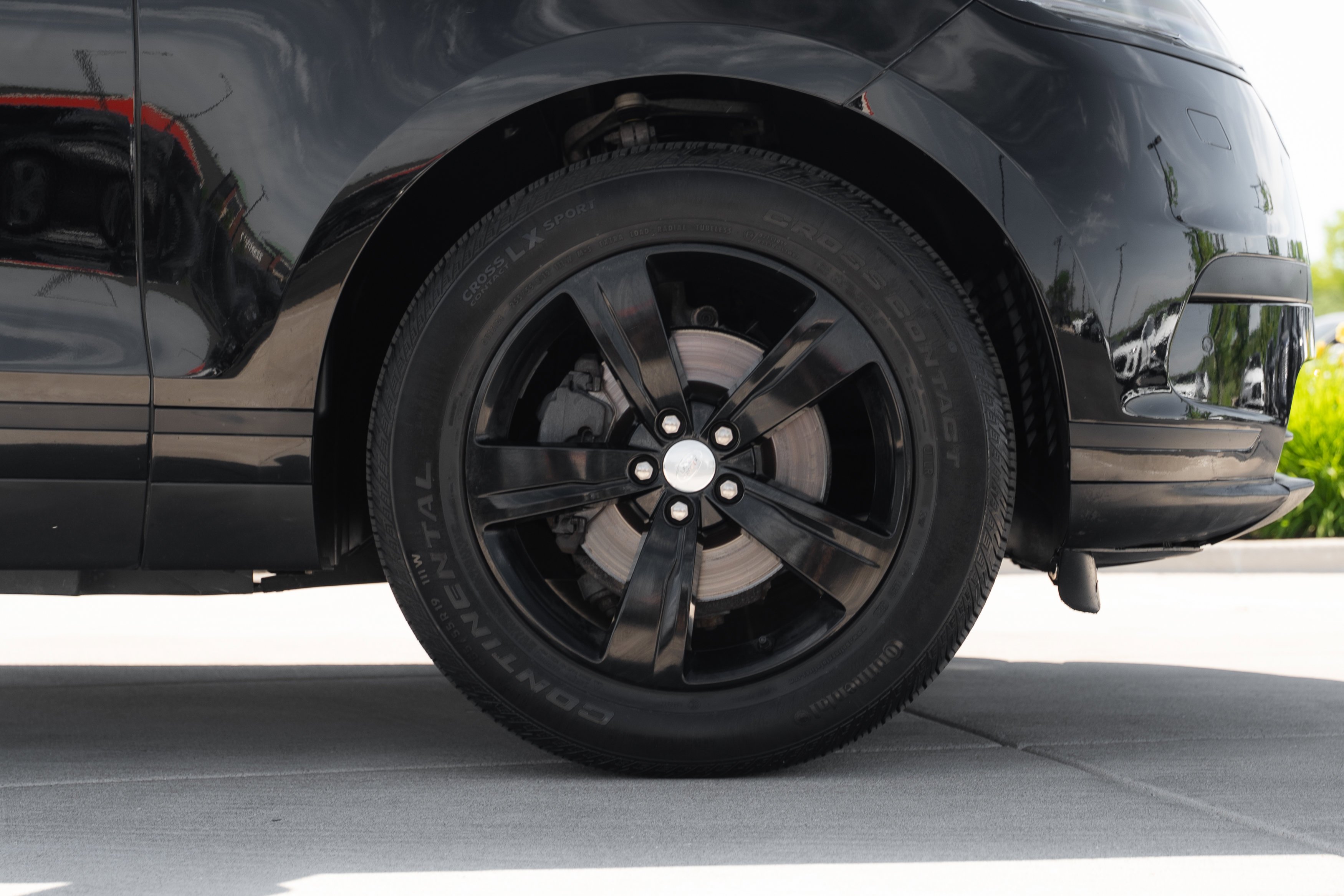 Used 2020 Santorini Black Metallic Land Rover S image 31