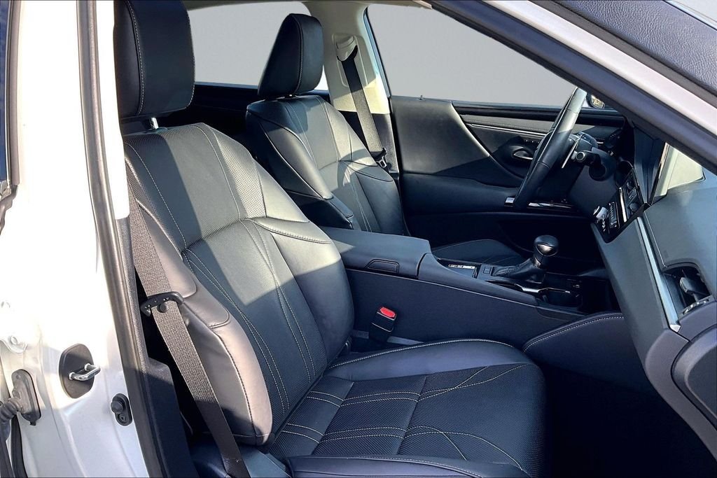 Used 2024 White Lexus 350 Luxury image 7