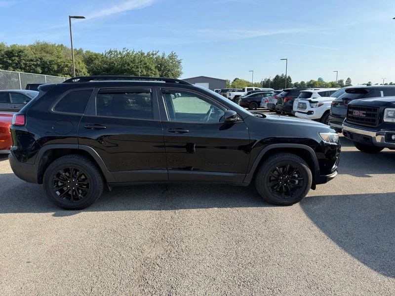 Used 2023 Black Jeep Altitude image 12
