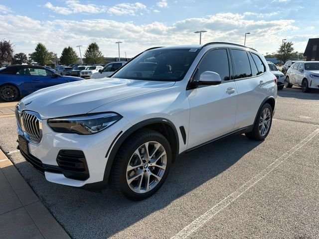 Used 2022 White Metallic BMW xDrive40i image 1