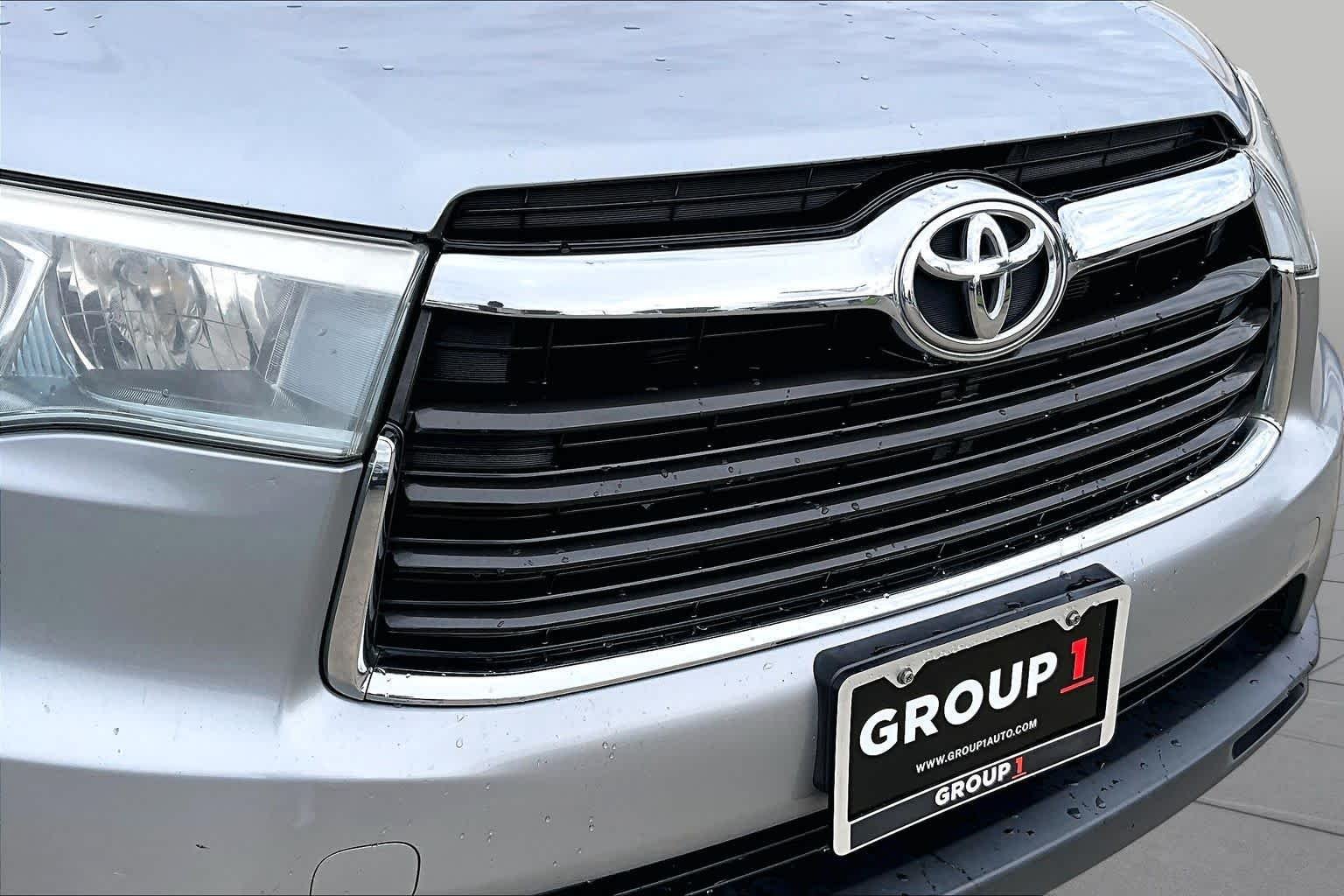 Used 2016 Silver Sky Metallic Toyota LE image 27