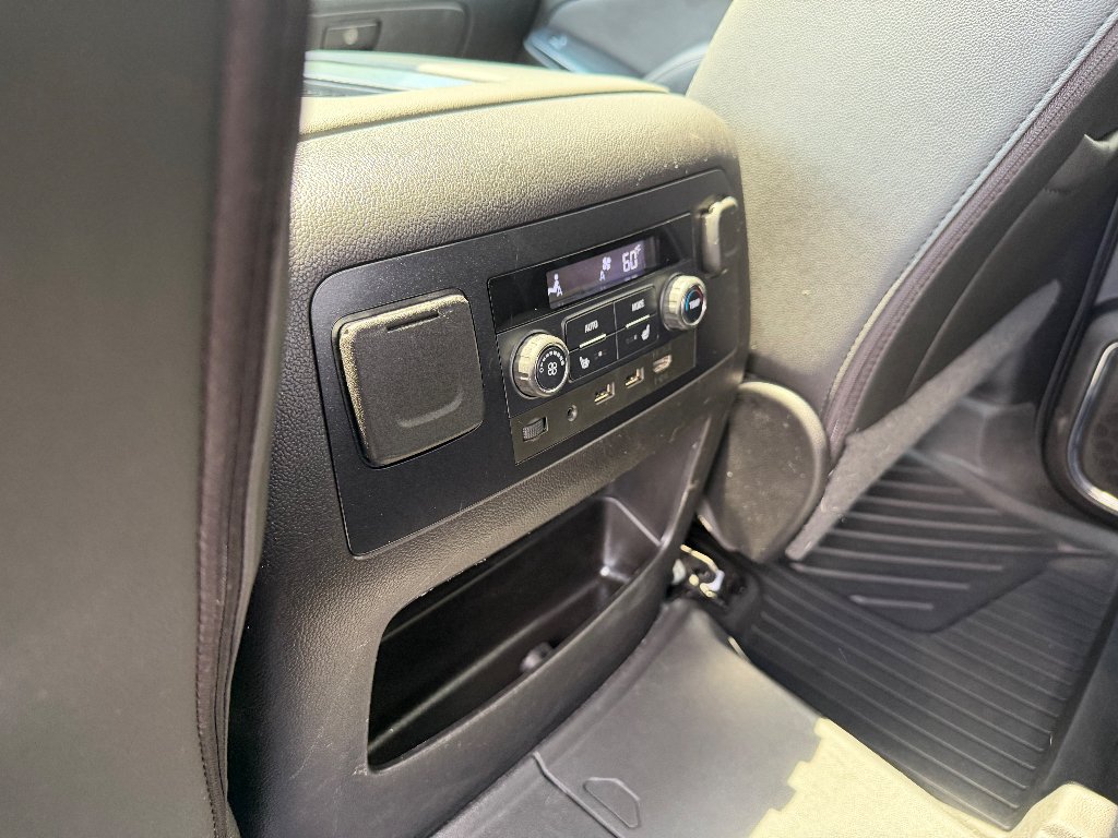Used 2020 Silver Ice Metallic Chevrolet Premier image 14