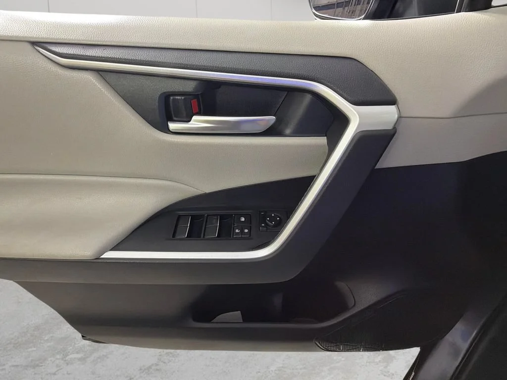 2020 Toyota RAV4 XLE Premium - Photo 25
