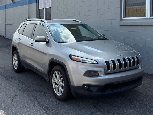Used 2016 Silver Jeep Latitude image 3