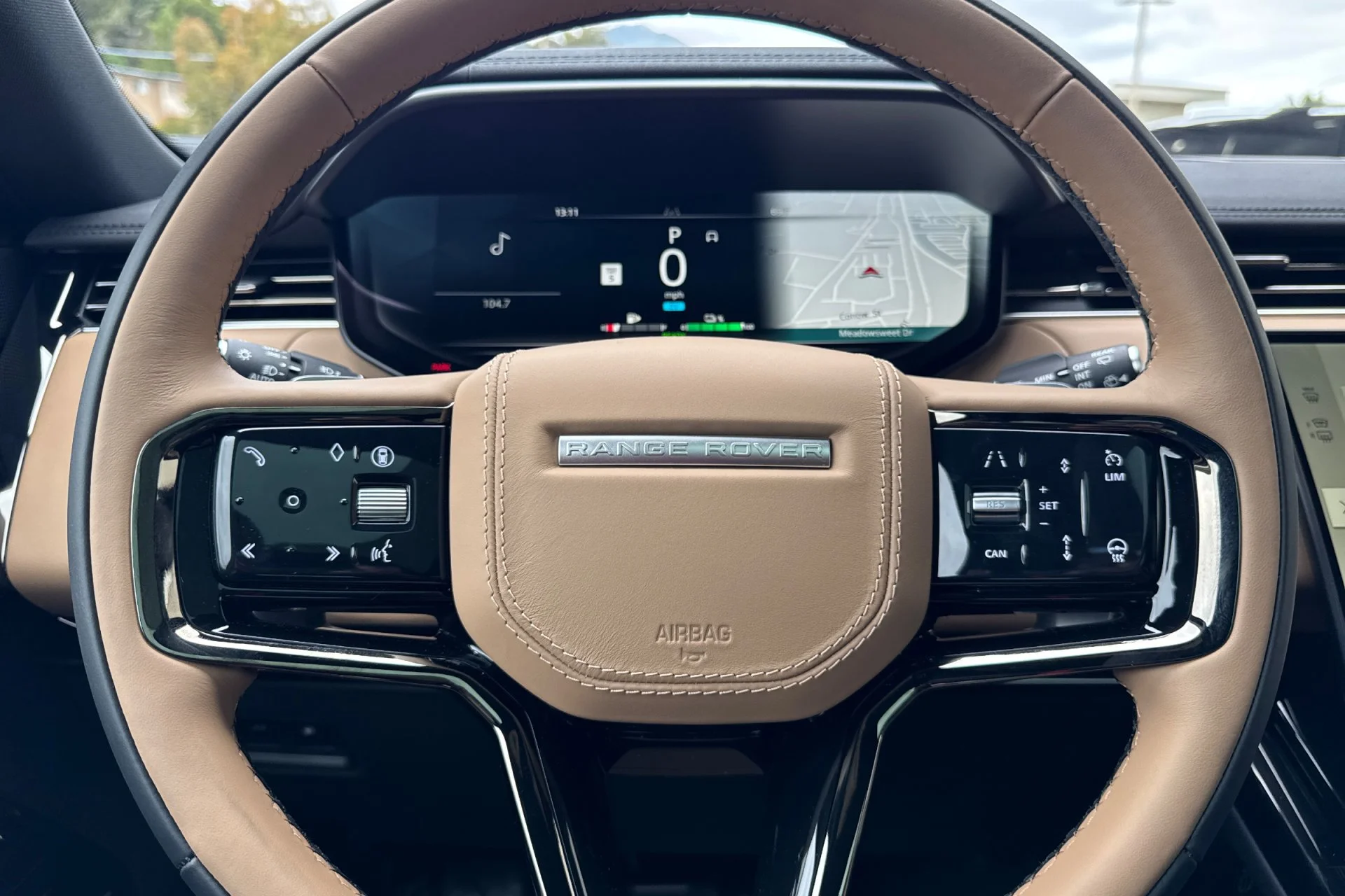 New 2026 FUJI WHITE Land Rover Dynamic SE image 26