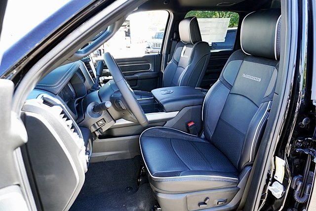 New 2026 Diamond Black Crystal Pearl-Coat Exterior Paint RAM Laramie image 23
