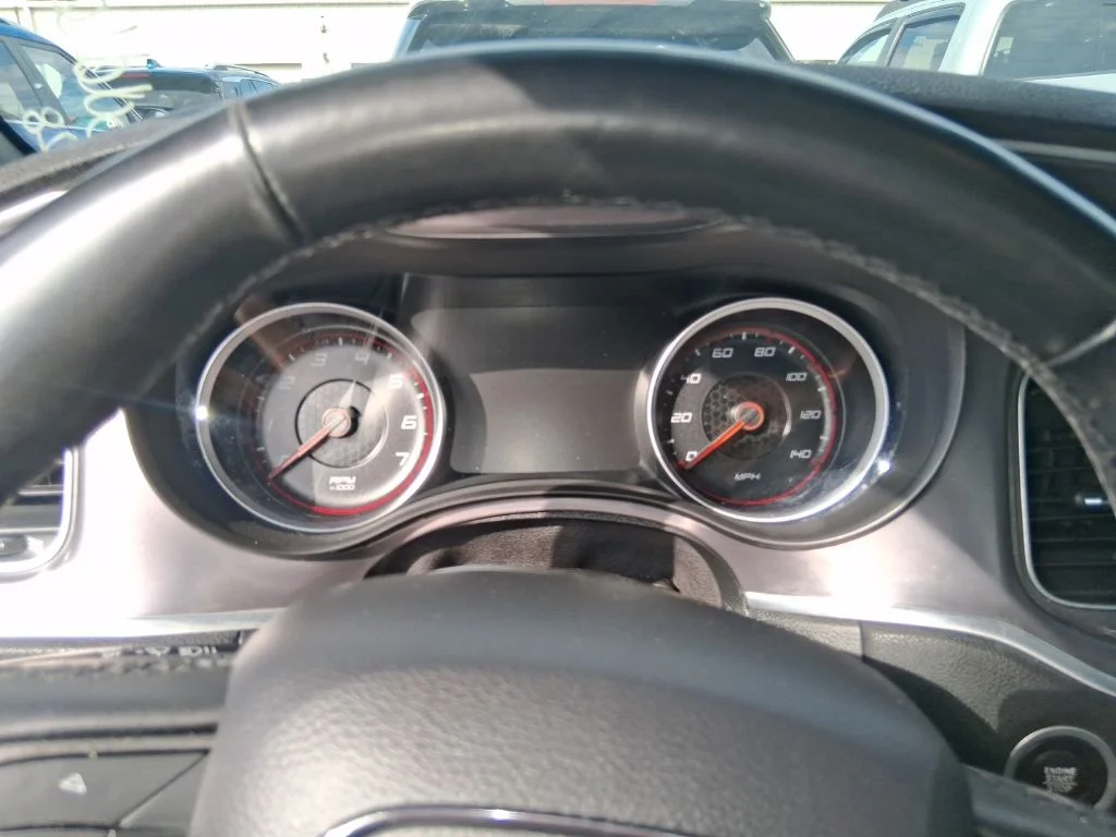 Used 2019 Gray Dodge SXT image 5