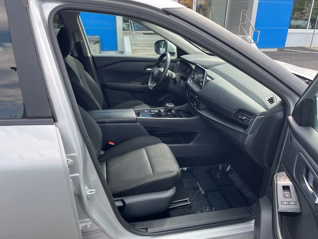 Used 2025 Silver Nissan SV image 49