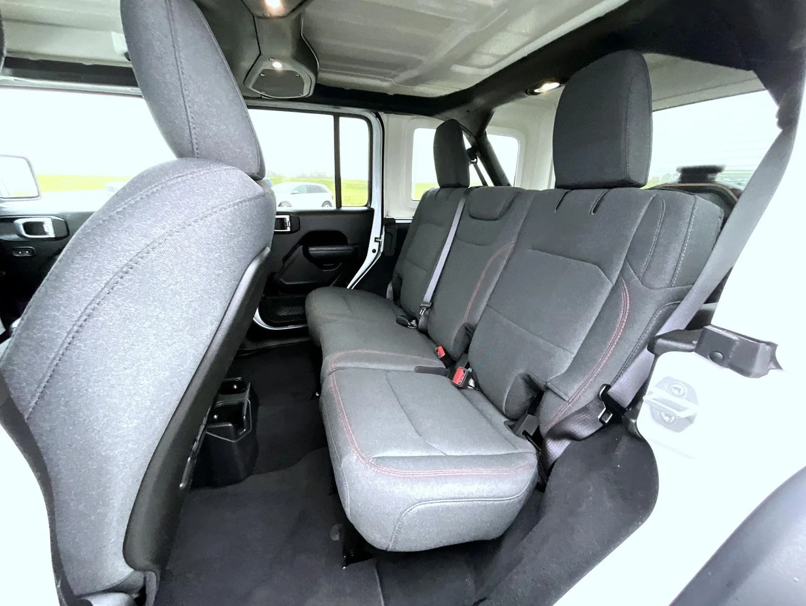 Used 2025 White/off-white Jeep Rubicon image 20