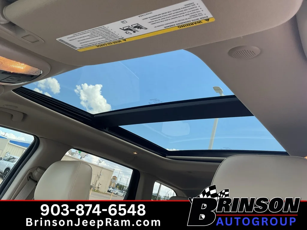 Used 2022 Bright White Clearcoat Jeep Limited image 29