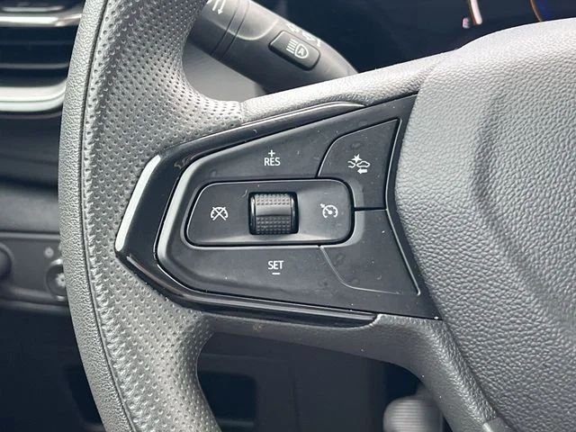 Used 2025 White Chevrolet LT image 28