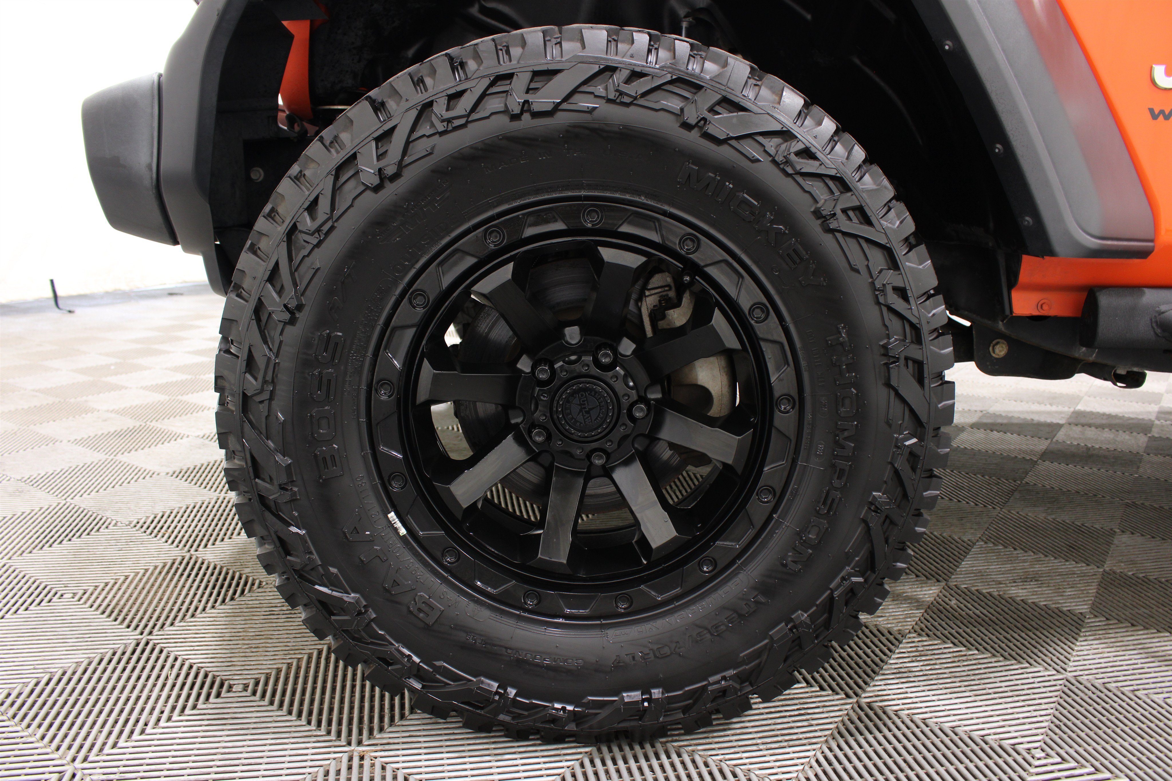 Used 2018 Punkn Metallic Clearcoat Jeep Sport image 30