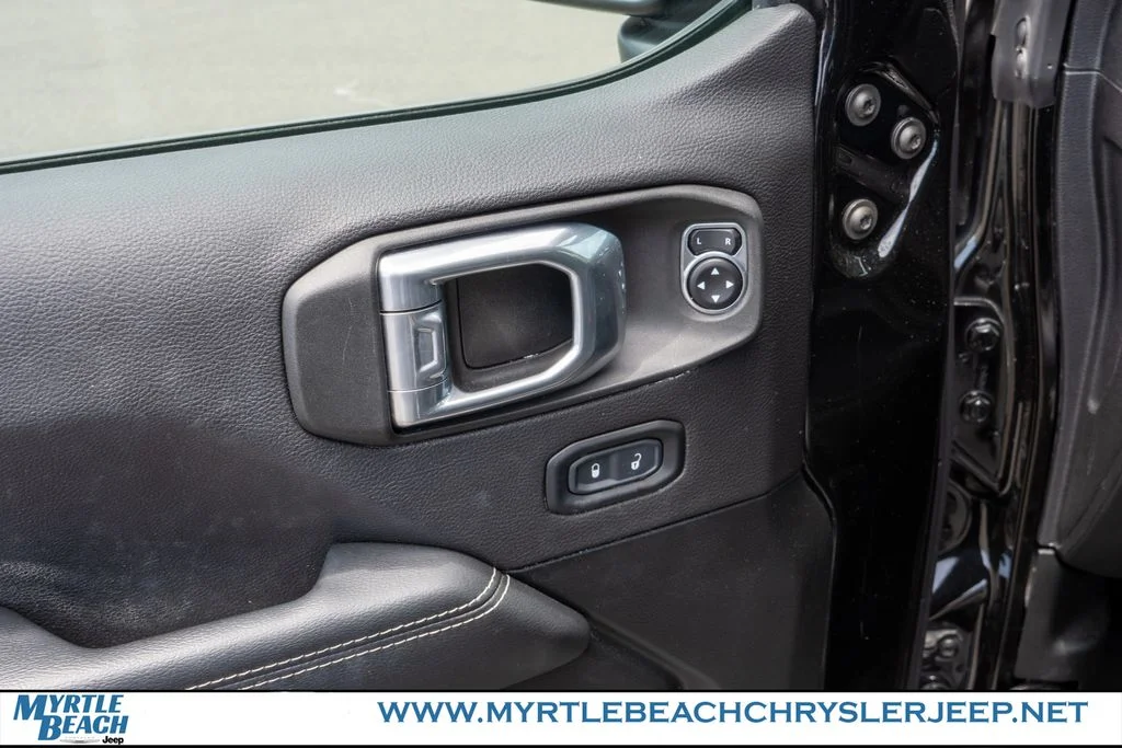 Used 2021 Black Clearcoat Jeep Overland image 16