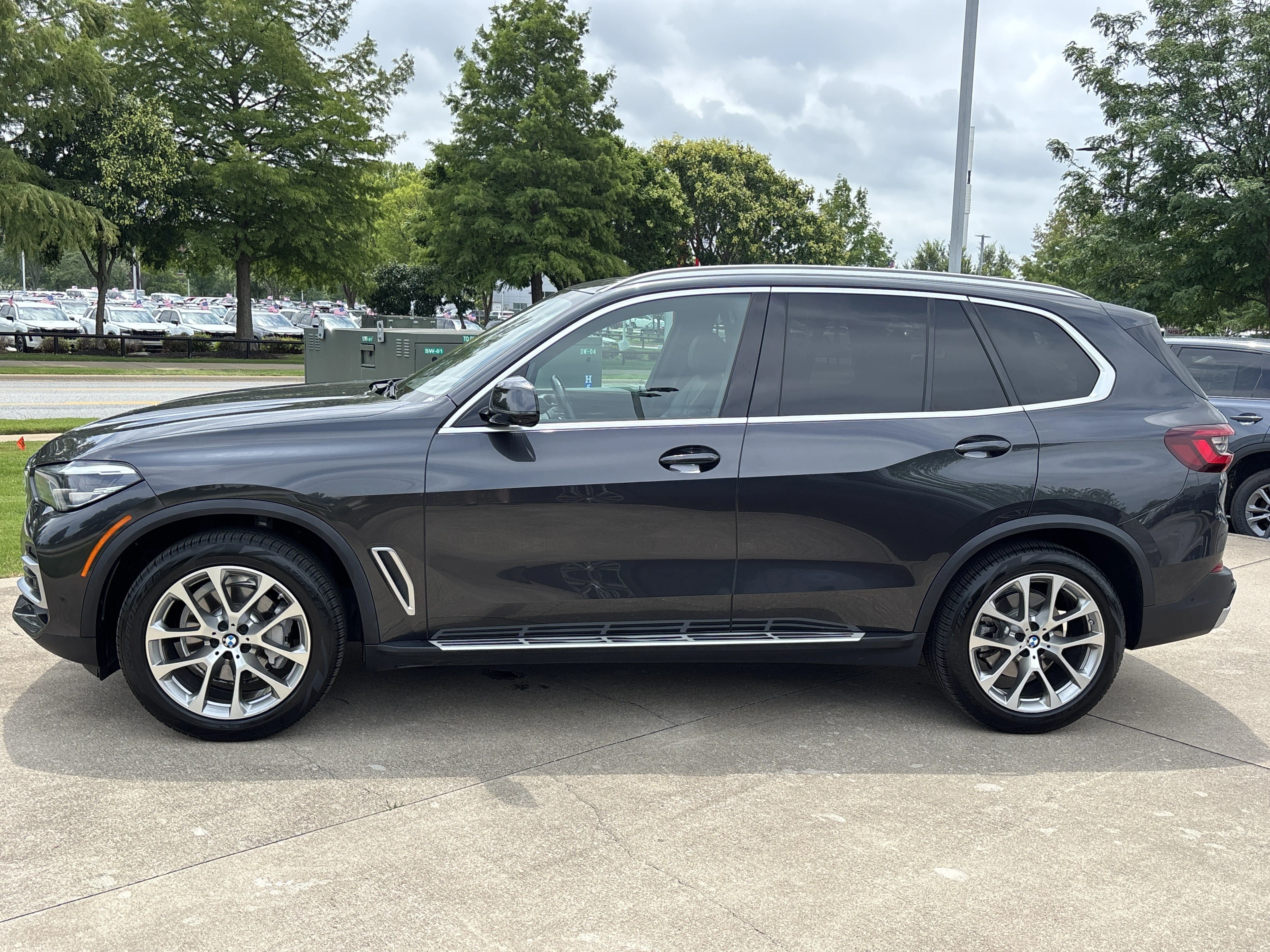 Used 2023 Dark Graphite Metallic BMW xDrive40i AWD image 12